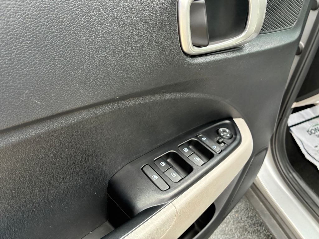 Used 2025 Silver Hyundai SEL image 10