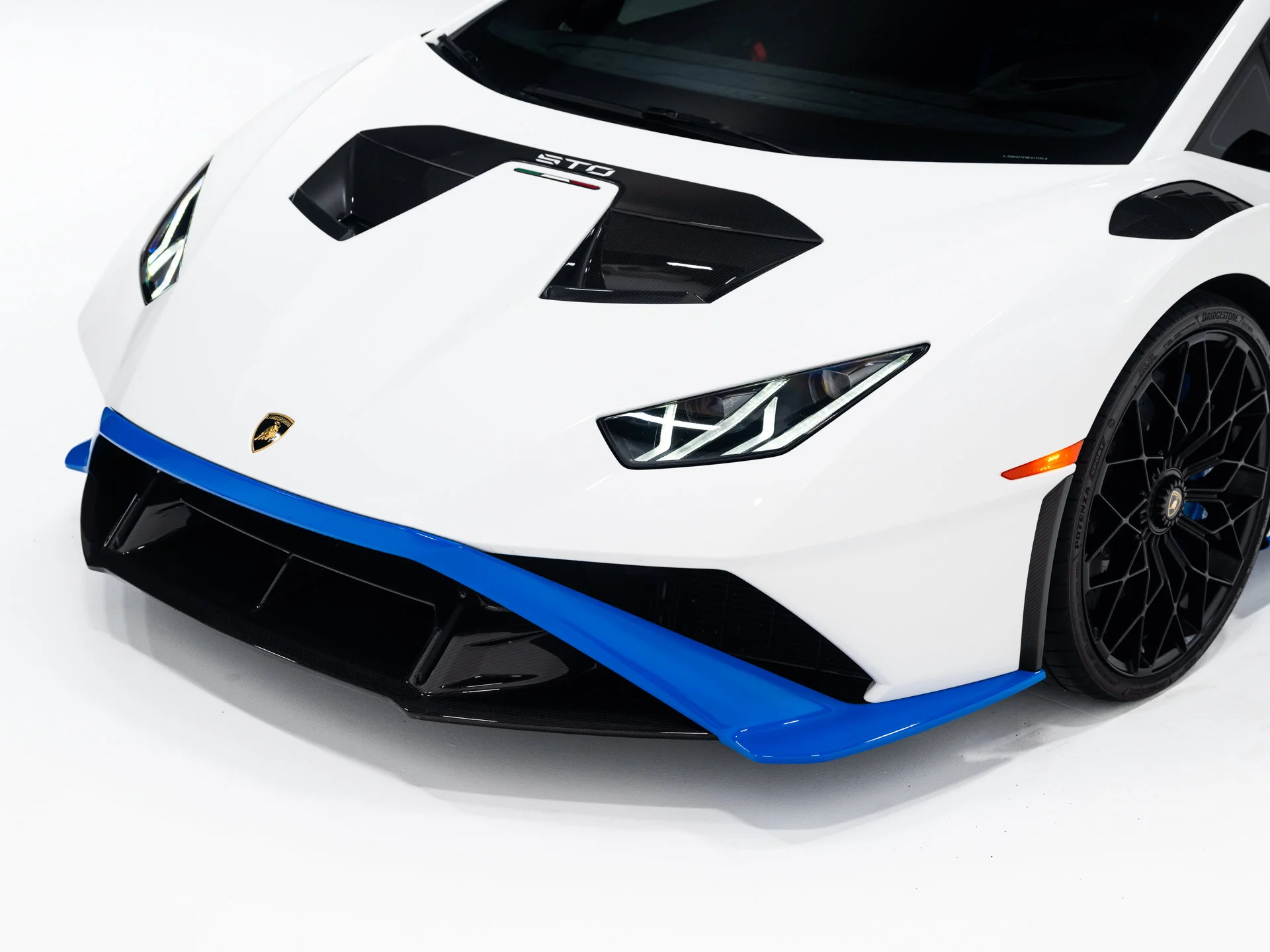 Used 2021 Bianco Asopo Metallic Lamborghini  image 15