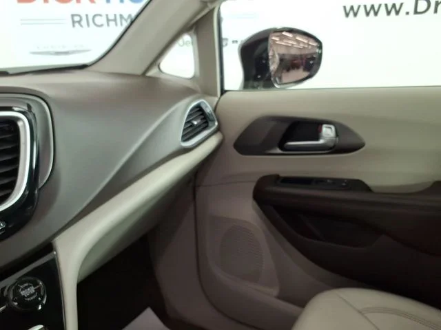 Used 2018 Red Chrysler Touring L Plus image 24