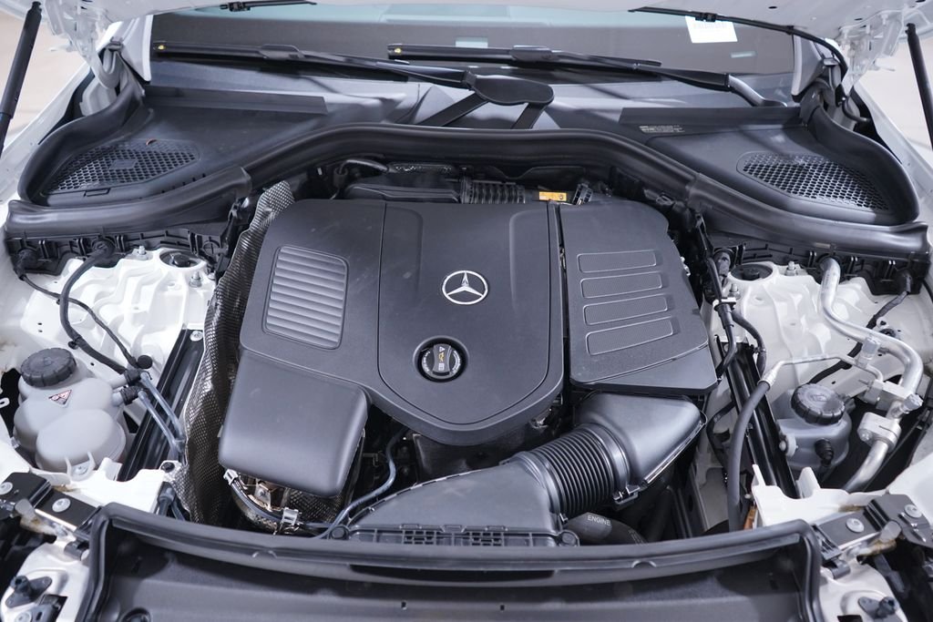 Used 2024 Polar White Mercedes-Benz GLC 300 image 21