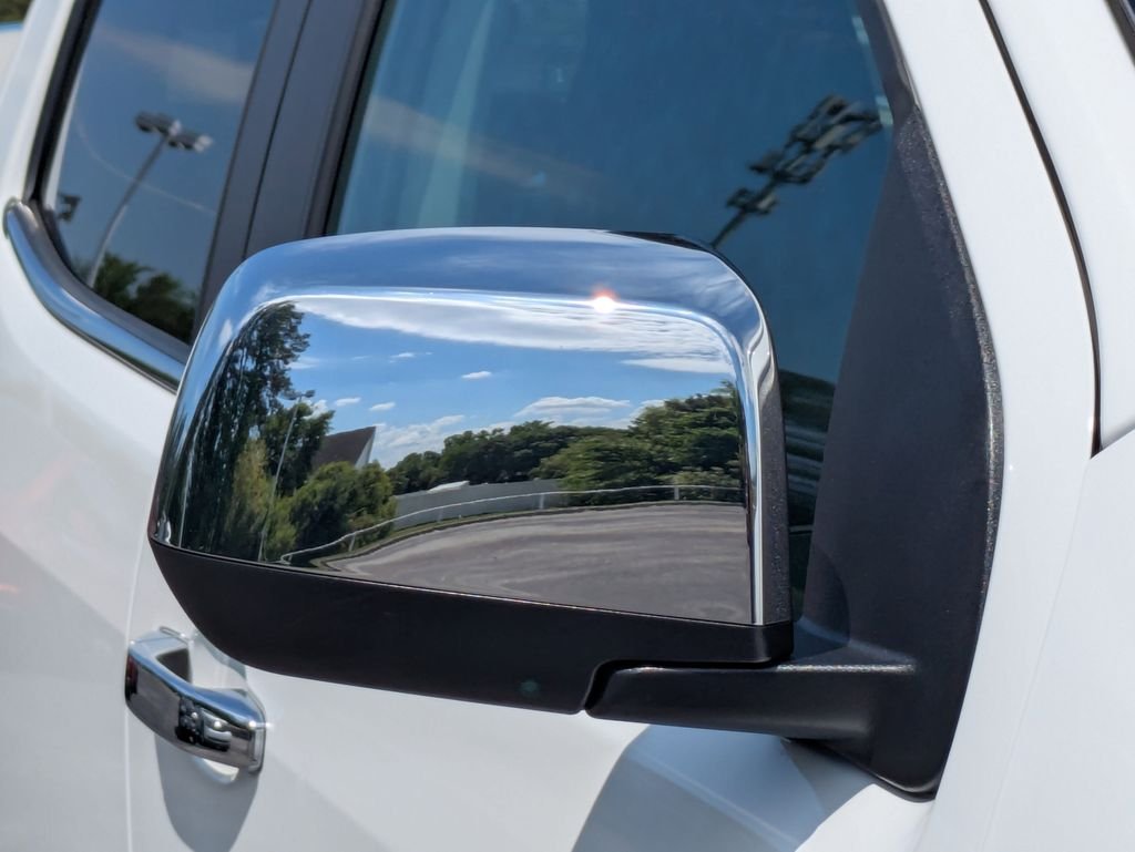 Used 2022 White GMC Denali image 14