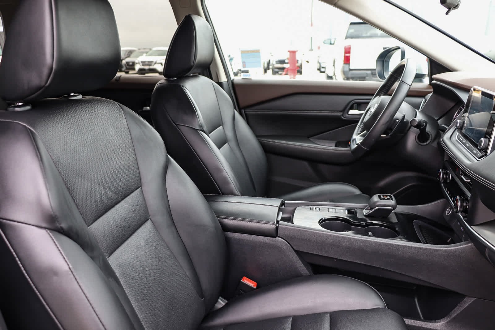 2023 Nissan Rogue SV - Photo 16
