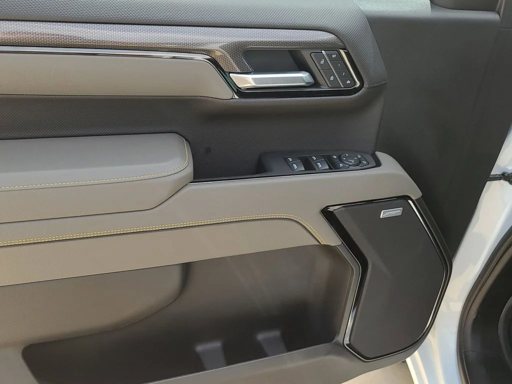 Used 2025 White Chevrolet ZR2 image 18