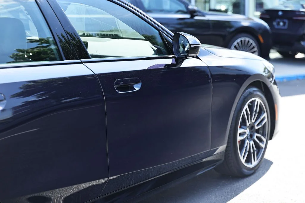 Used 2027 Carbon Black Metallic BMW 530i xDrive image 6