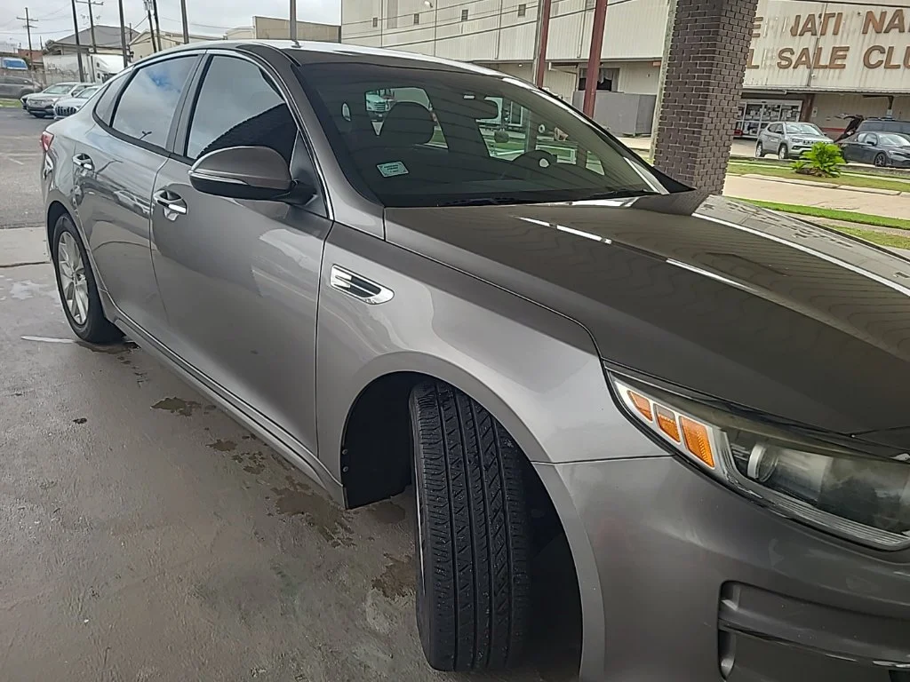 Used 2017 Silver Kia LX image 8