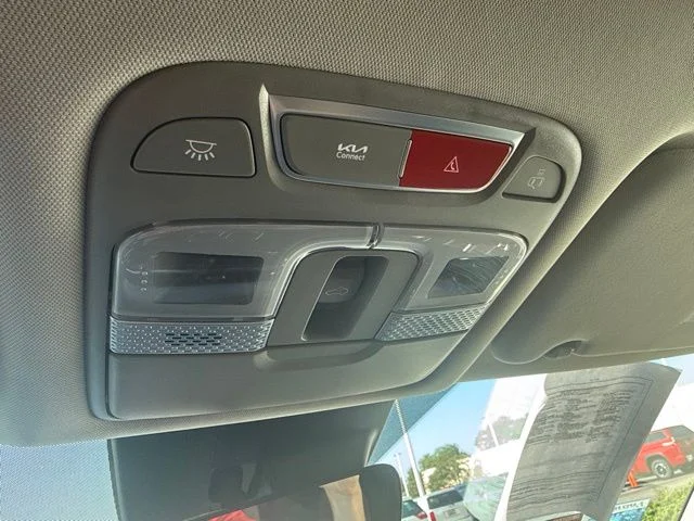 Used 2025 White Kia S image 42
