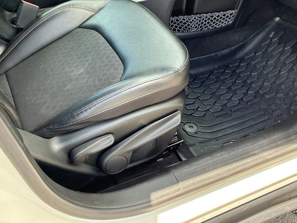 Used 2019 White Clearcoat Jeep Latitude image 37