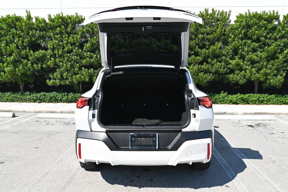 Used 2025 White BMW xDrive28i image 9