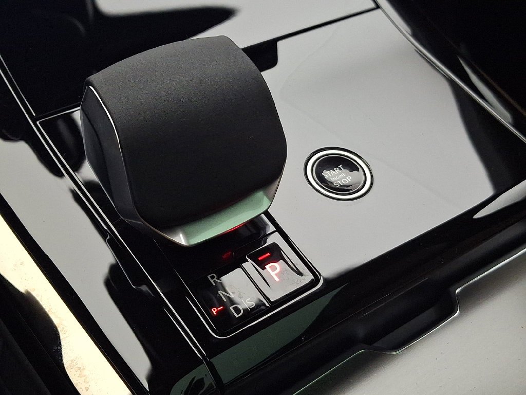 New 2027 Varesine Blue Land Rover SE image 12