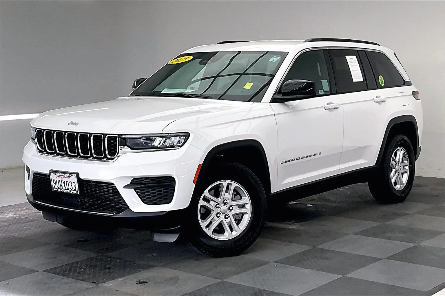 Used 2025 Bright White Clearcoat Jeep Laredo image 12