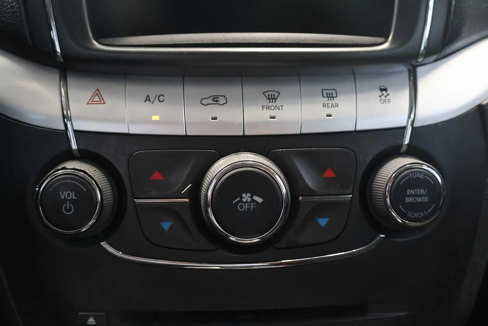 Used 2020 Pitch Black Clearcoat Dodge SE Value image 20