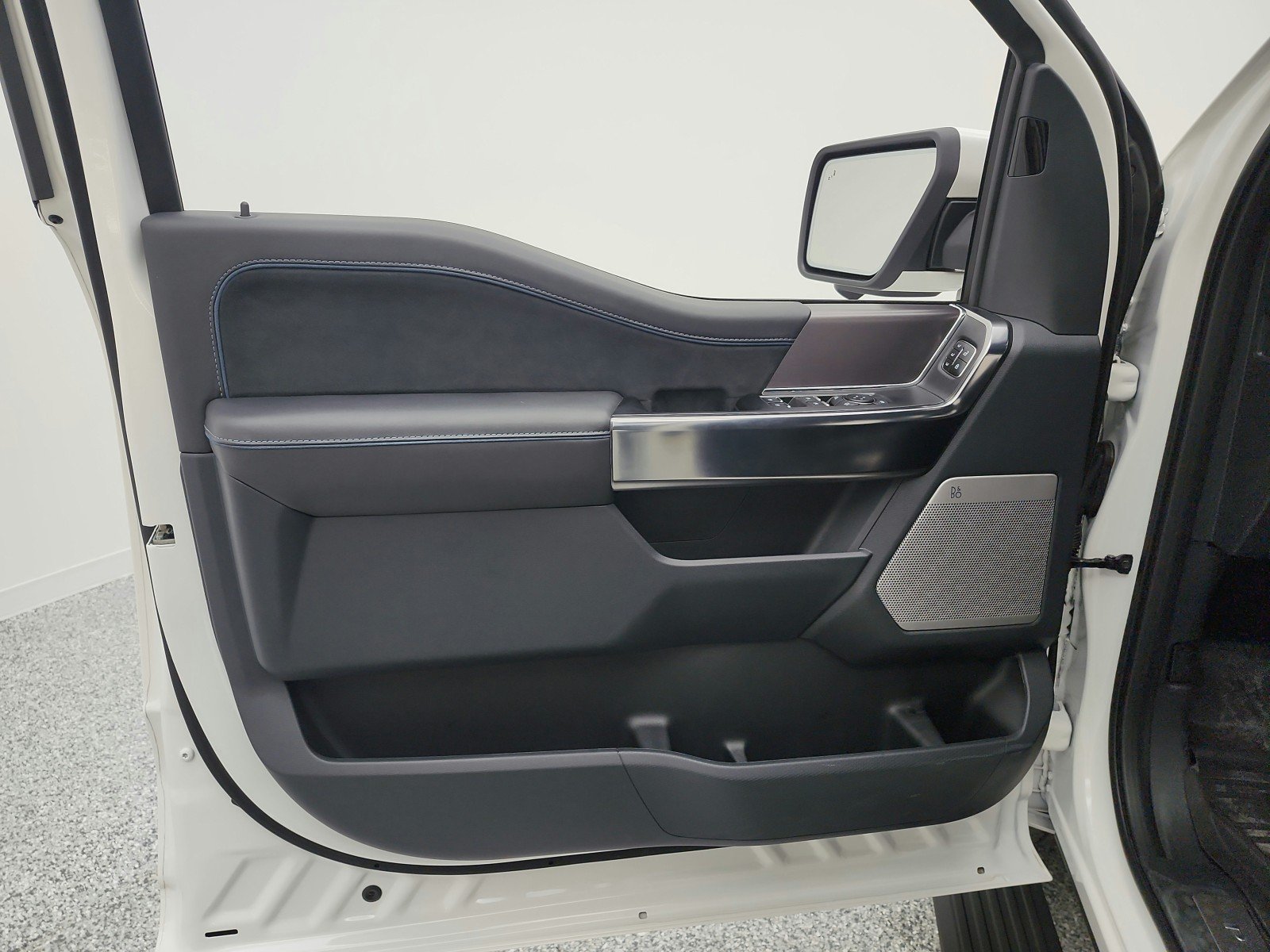 2025 Ford F-150 Platinum - Photo 19