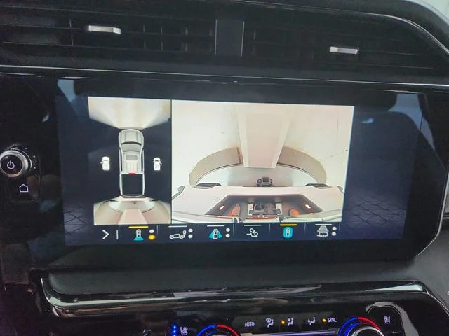 Used 2023 White GMC AT4X image 31