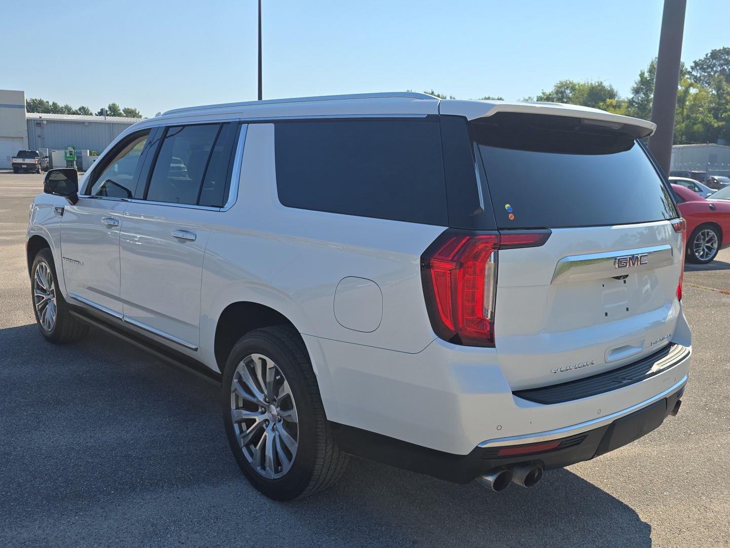 Used 2021 White Frost Tricoat GMC Denali image 9