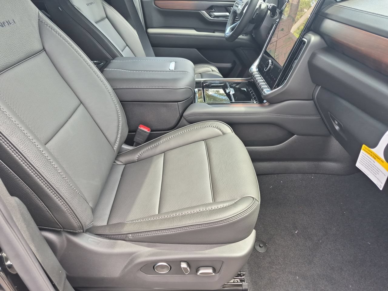 2026 GMC Yukon Denali - Photo 27