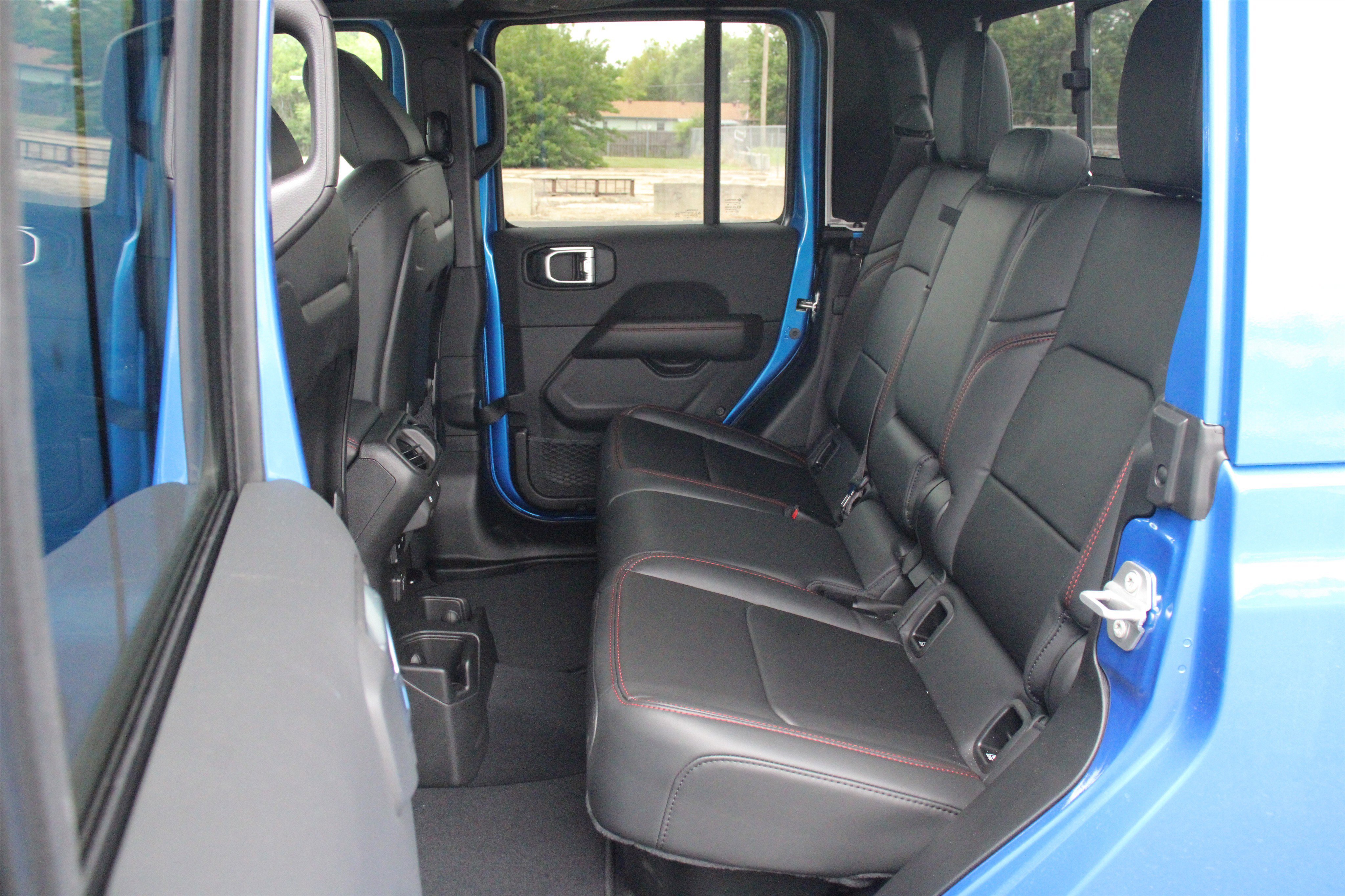 New 2026 Hydro Blue Pearl-Coat Exterior Paint Jeep Rubicon X image 24