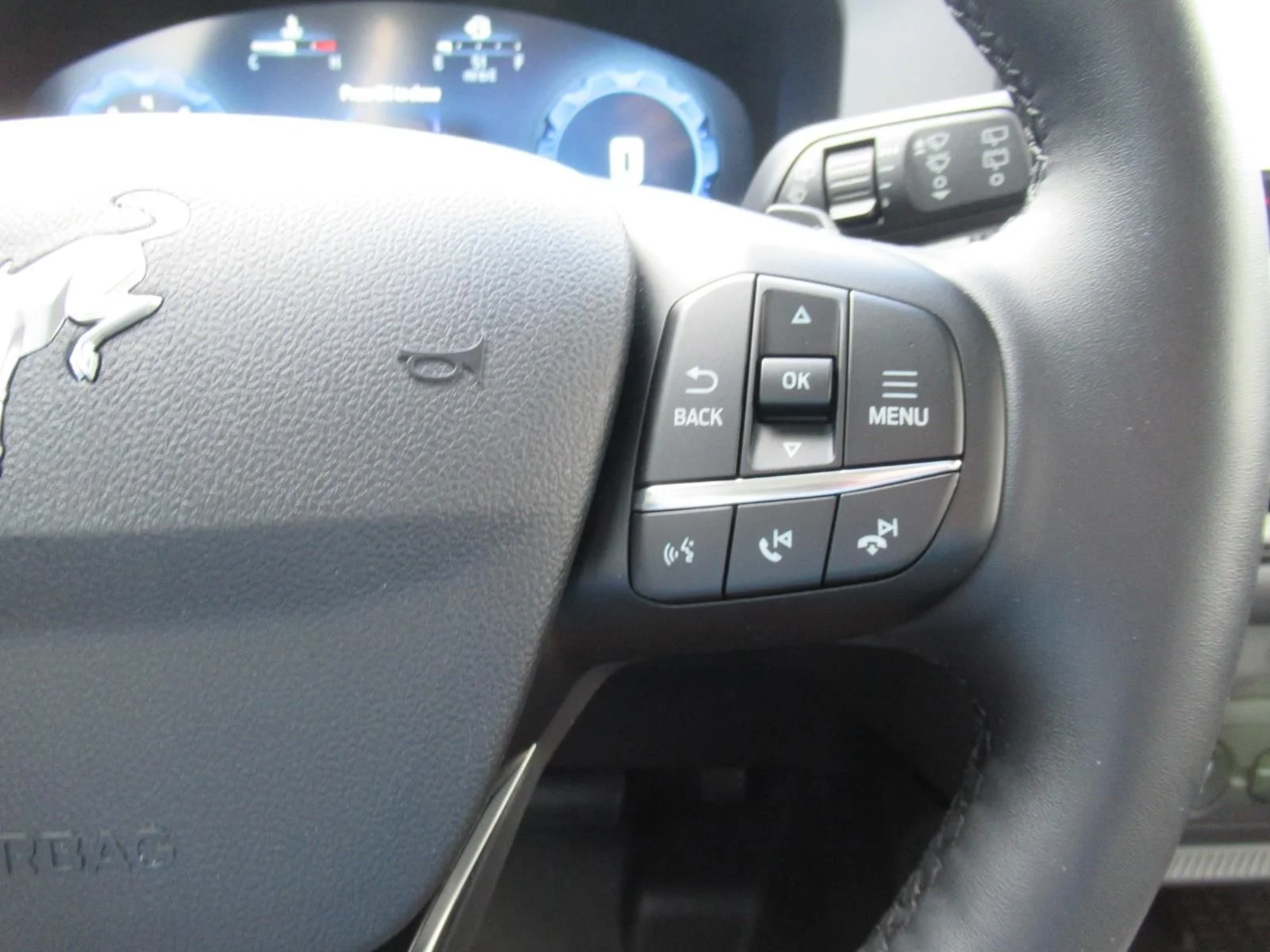 Used 2025 White Ford Badlands image 28