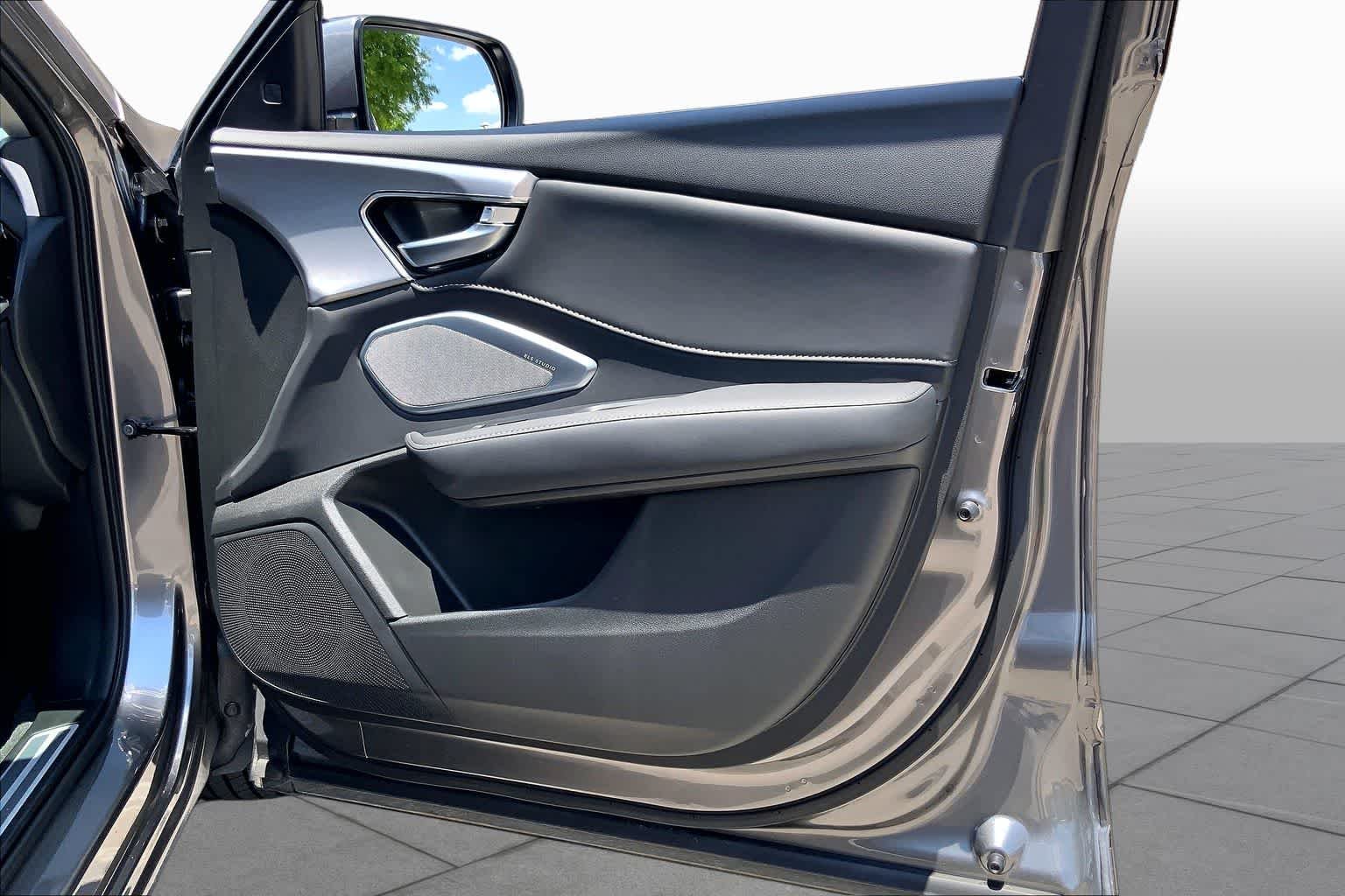 Used 2026 Liquid Carbon Metallic Acura w/Technology Package image 23