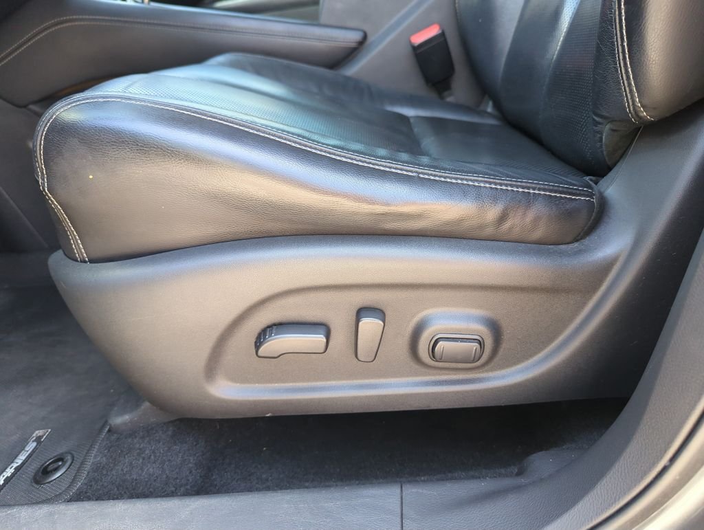 Used 2016 Gray Nissan Platinum image 13