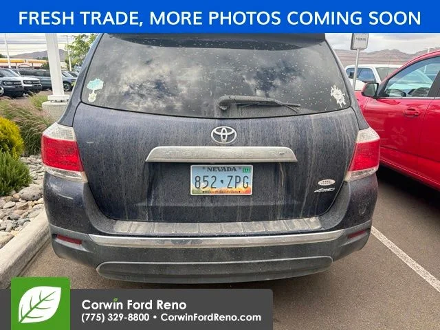 Used 2013 Nautical Blue Metallic Toyota Limited image 5