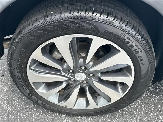 Used 2022 Silver Buick Preferred image 32