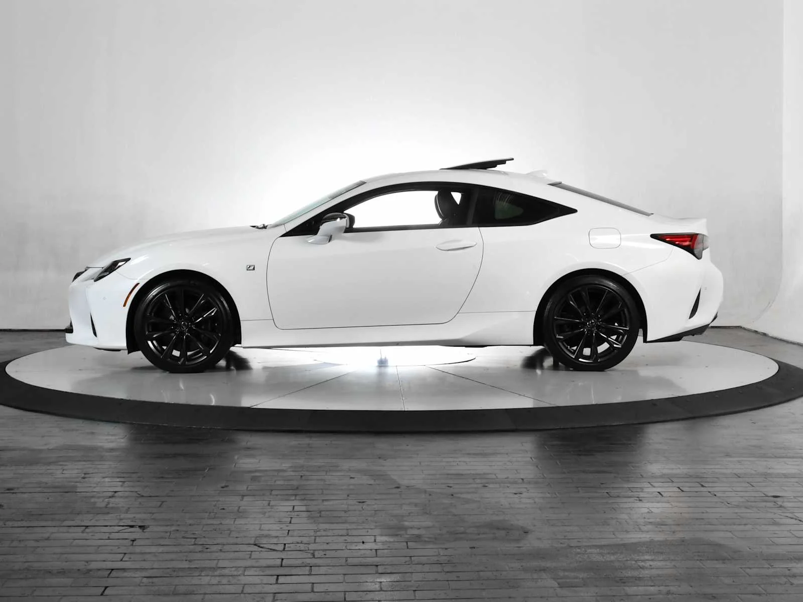 Used 2024 Ultra White Lexus F SPORT image 2
