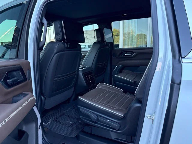 2026 GMC Yukon XL Denali Ultimate - Photo 13