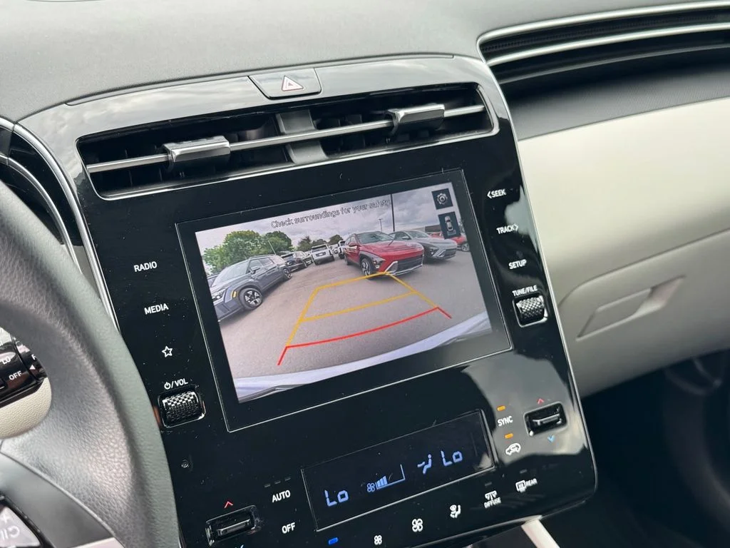 Used 2024 Silver Hyundai SEL image 29