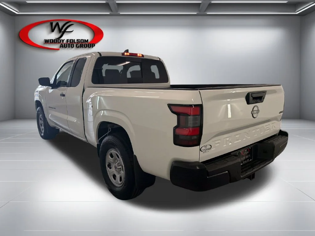 New 2027 Glacier White Nissan King Cab® S image 8