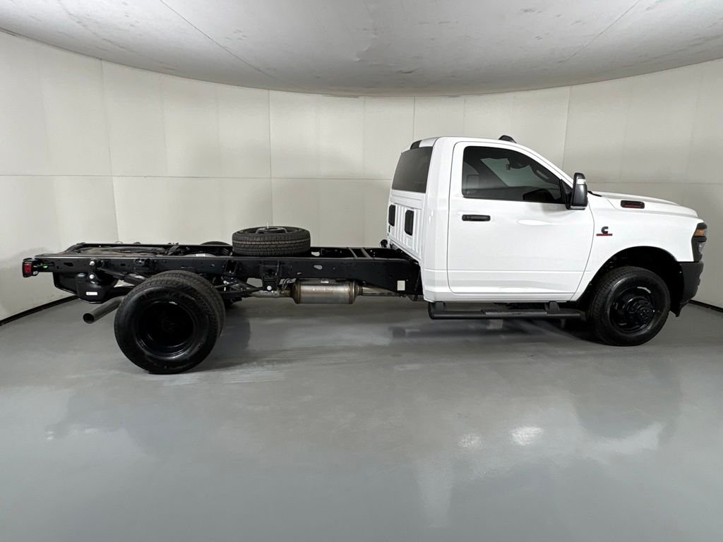 New 2026 Bright White Clearcoat RAM Tradesman image 9