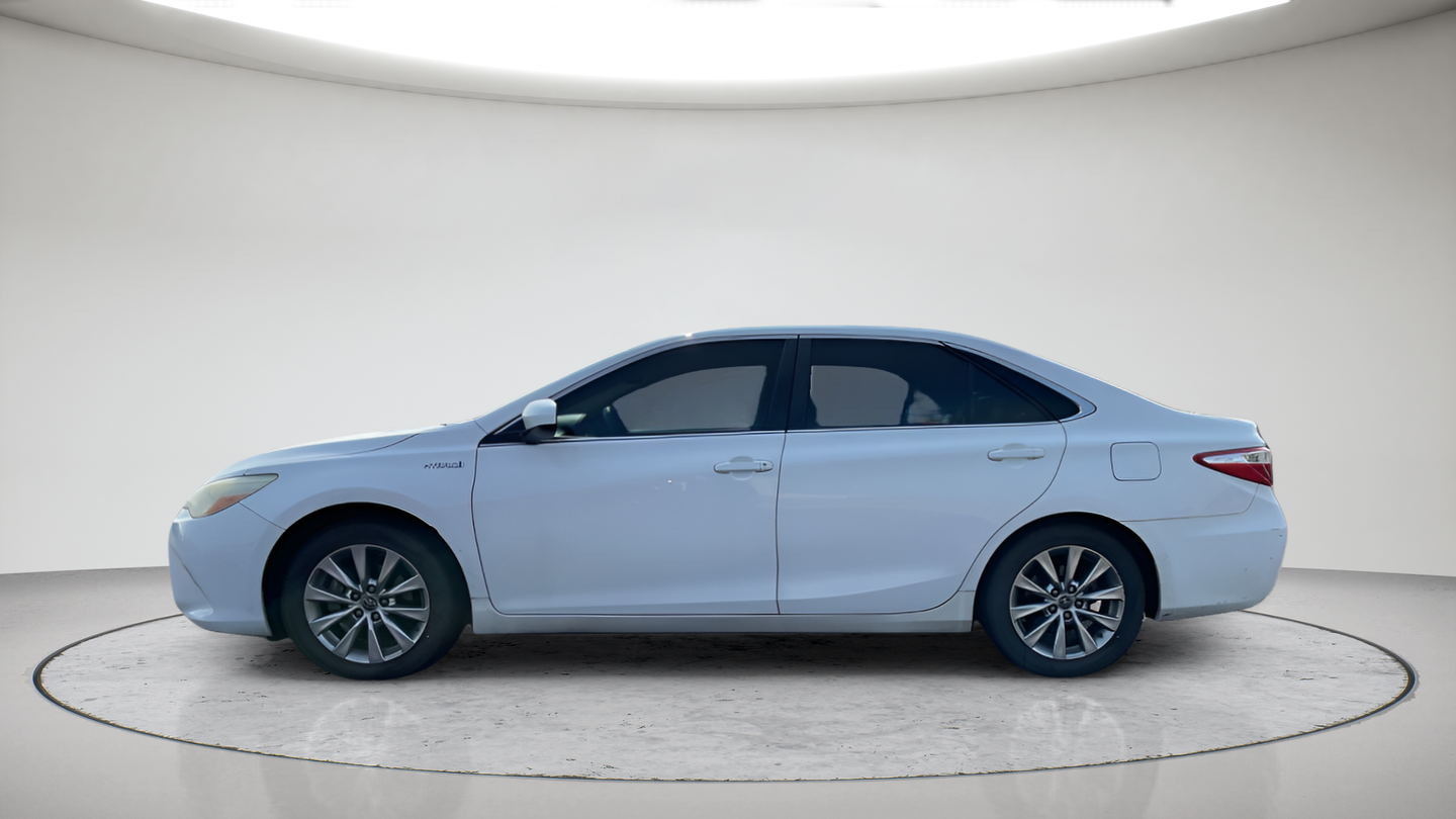 Used 2016 White Toyota XLE image 6