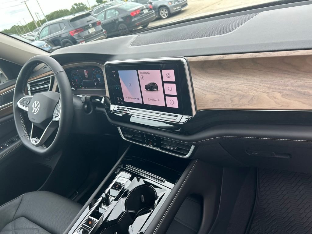 New 2026 White/off-white Volkswagen SE w/Technology image 33