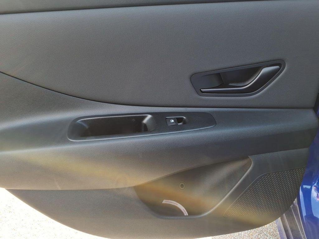 2025 Hyundai Elantra SEL - Photo 9