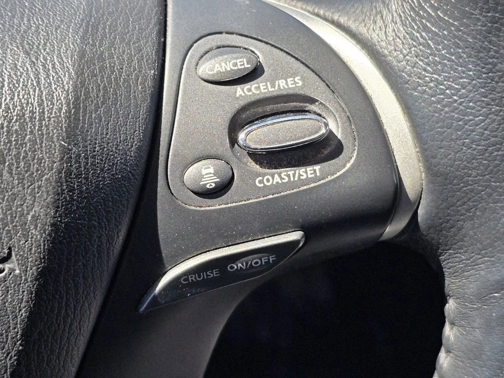 Used 2020 Brilliant Silver Metallic Nissan SL image 12