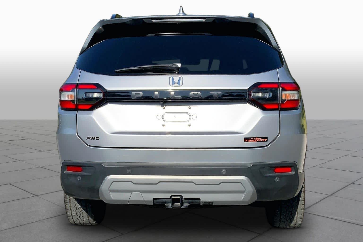 Used 2025 Lunar Silver Metallic Honda TrailSport image 5