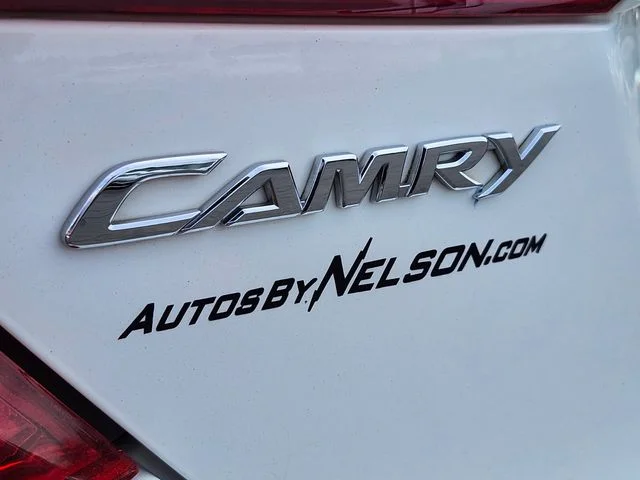 Used 2014 White Toyota SE image 19