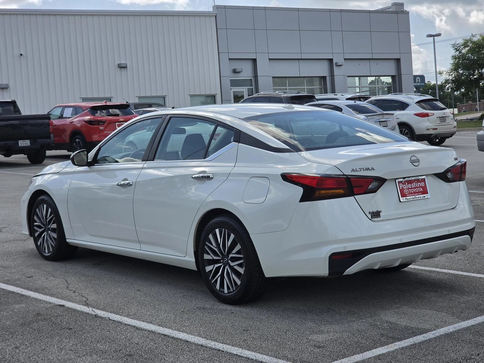 Used 2024 White Nissan 2.5 SV Sedan image 4