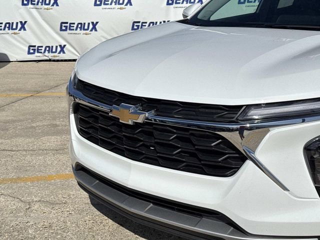 Used 2025 Summit White Chevrolet LT image 3