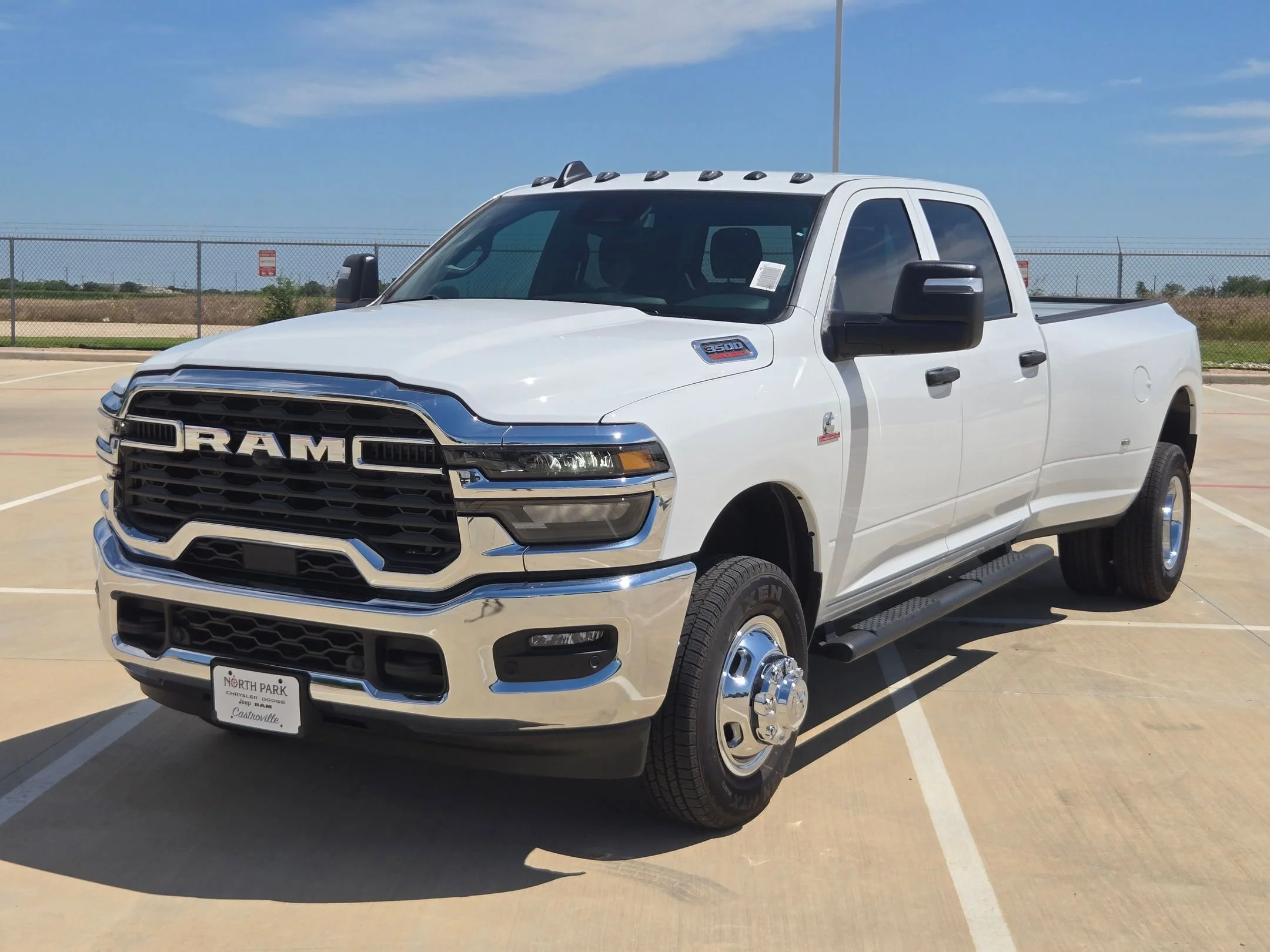 New 2026 Bright White Clear-Coat Exterior Paint RAM Tradesman image 7