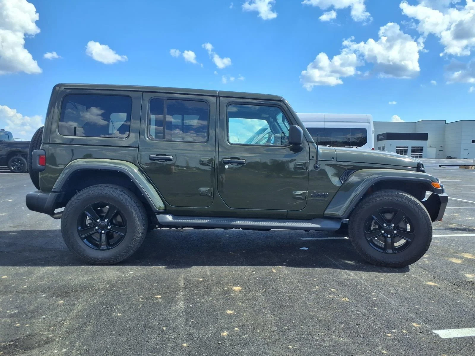 Used 2021 Sarge Green Clearcoat Jeep Unlimited Sahara Altitude image 35