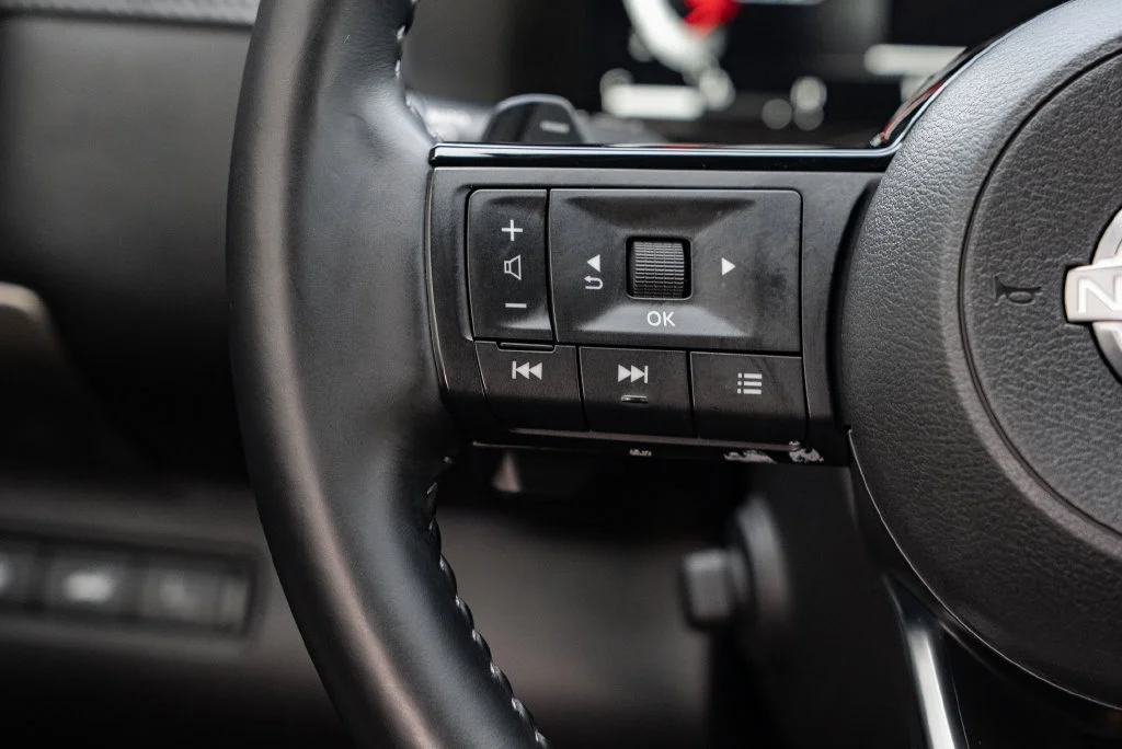 Used 2025 Black Nissan Platinum image 15