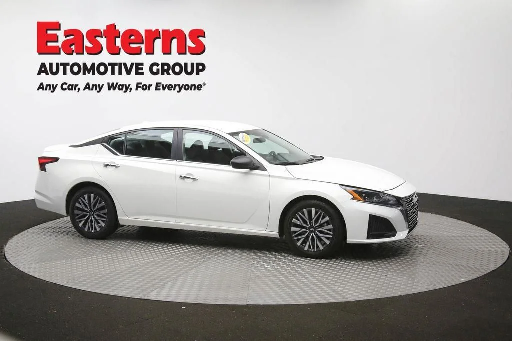 Used 2025 White Nissan 2.5 SV image 50