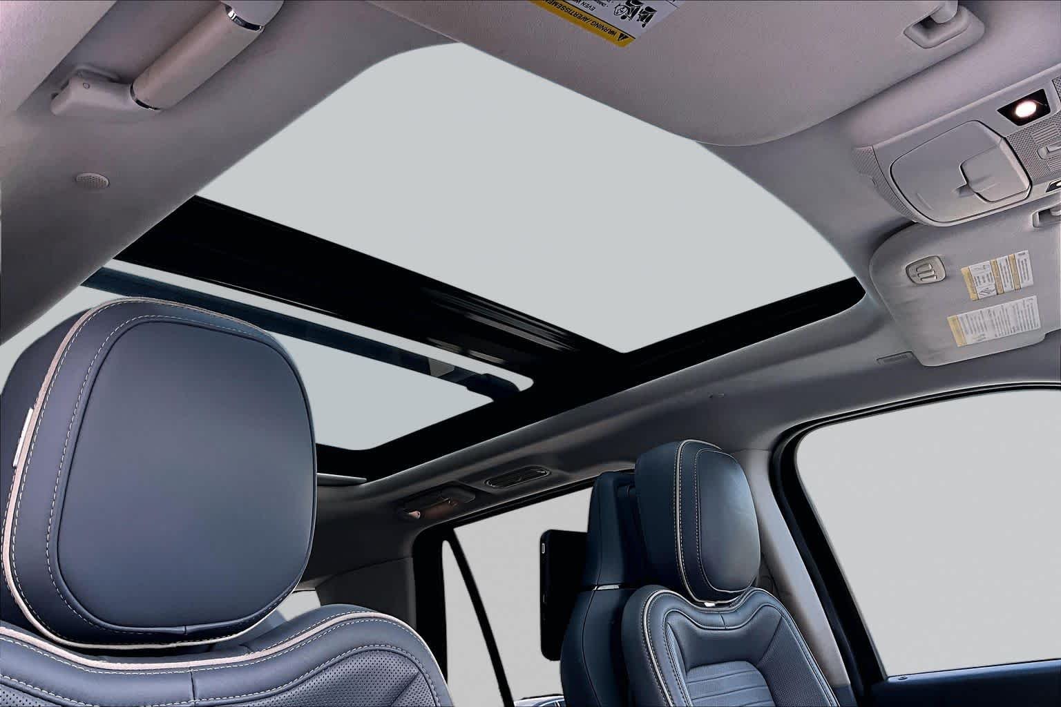 Used 2018 Chroma Crystal Blue Lincoln Black Label image 13