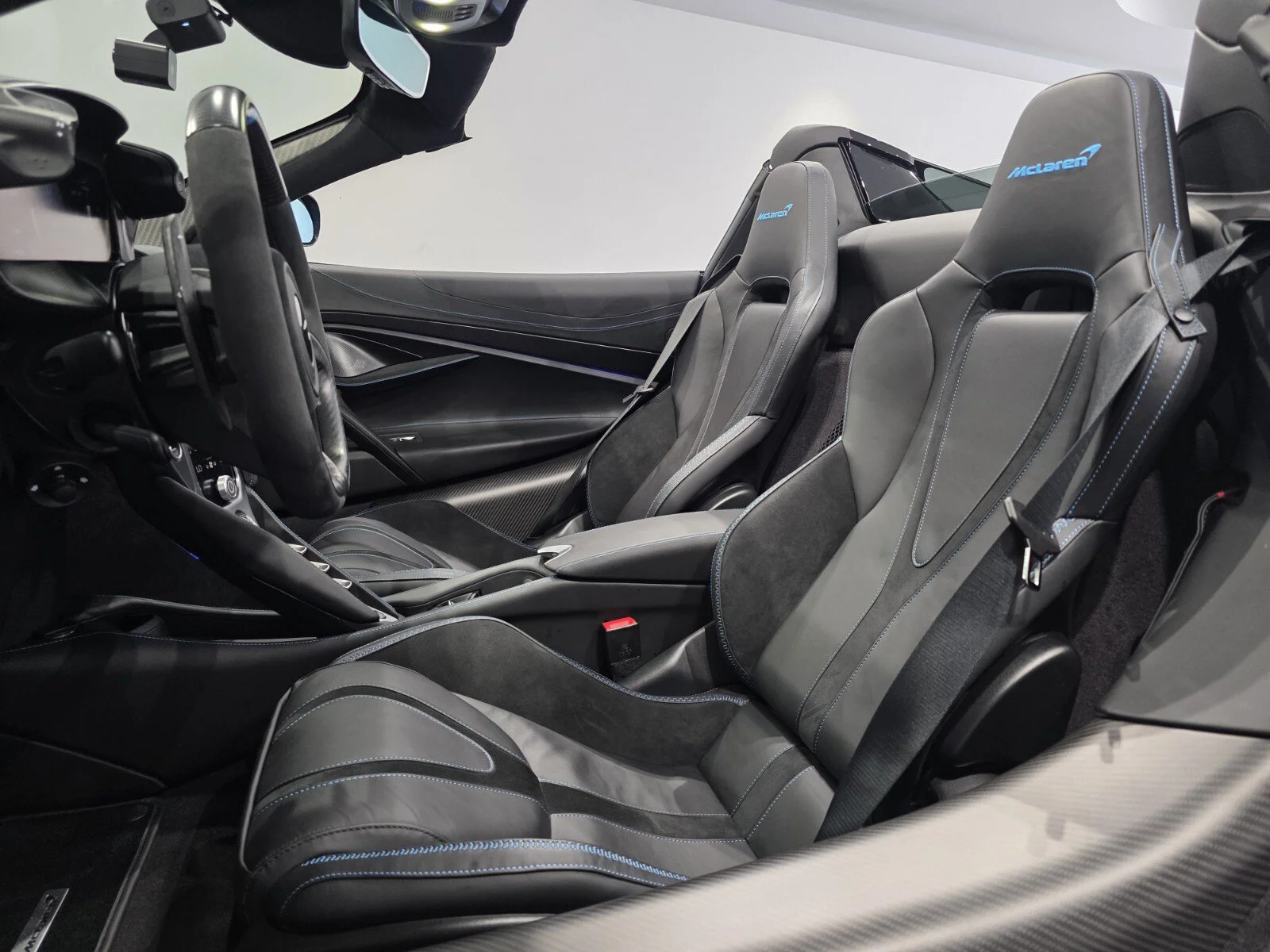 Used 2024 MSO Mexico Blue McLaren Spider image 8