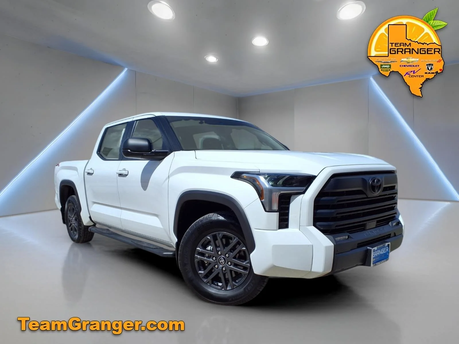 Used 2025 White Toyota SR5 image 1