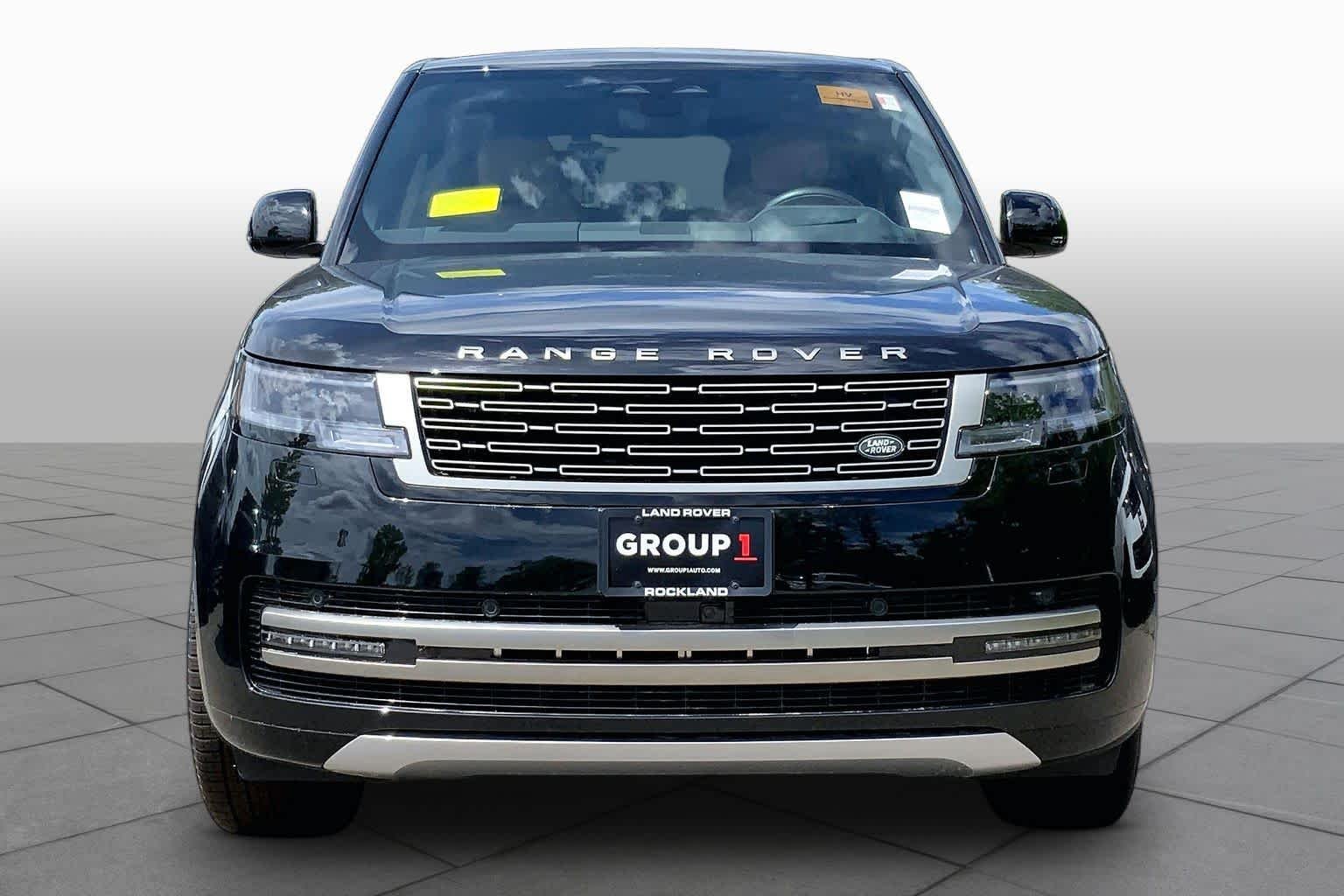 New 2026 Santorini Black Land Rover SE image 2