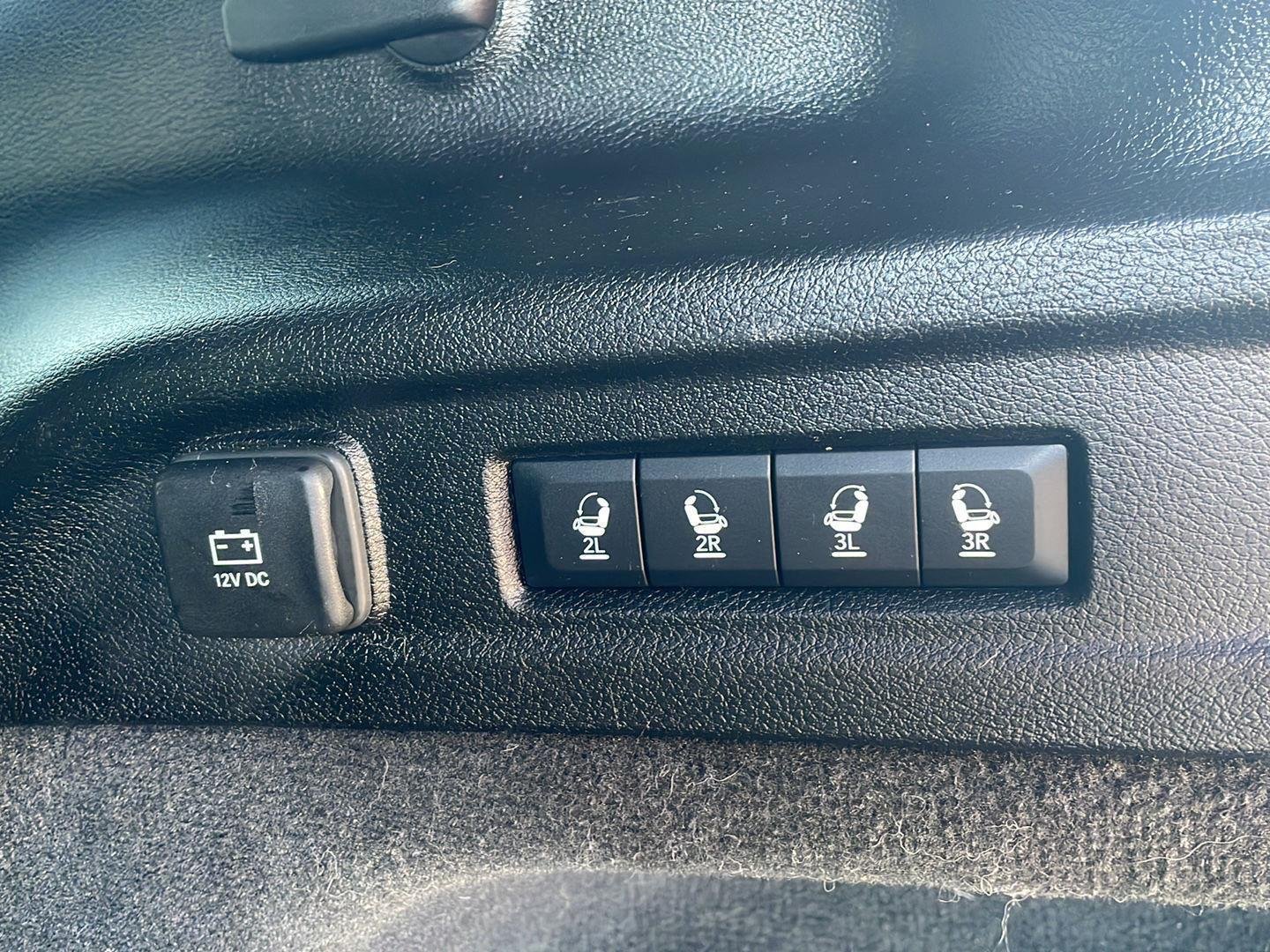 Used 2022 Diamond Black Jeep Overland image 36