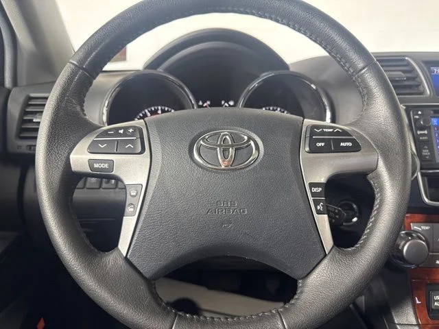 Used 2013 Black Toyota Limited image 19