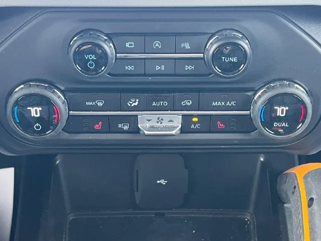 Used 2023 Silver Ford Badlands image 27