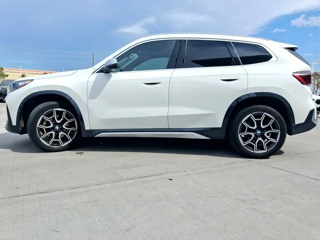 Used 2024 White BMW xDrive28i image 4